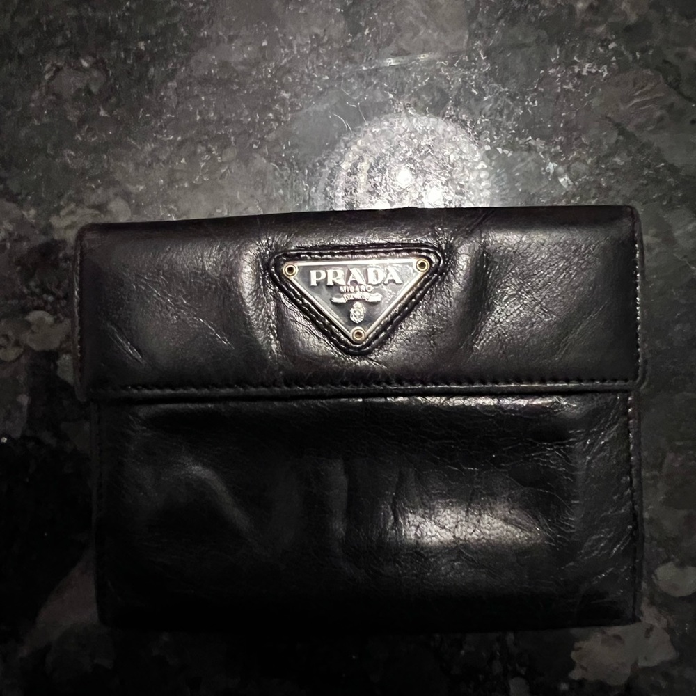 💯 Authentic Prada coin / card wallet